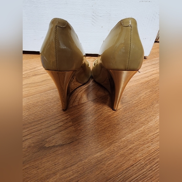 Jimmy Choo Beige Patent Leather Baxen Wedge Peep Toe Pumps Size 35 1/2 - Picture 6 of 8